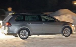 Новый Volkswagen Golf универсал заметили без камуфляжа
