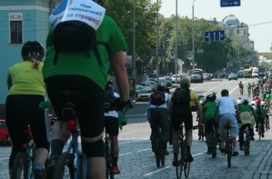 Киевские велосипедисты рискуют погибнуть на дорогах столицы