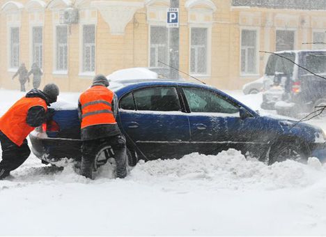 В Украине запретят водителям ездить с шинами не по сезону
