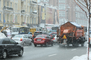 Снегопад остановил транспорт в Киеве