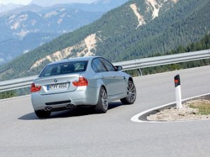 Новый BMW M3 станет на одну лошадиную силу мощнее