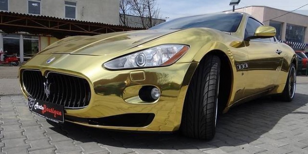 В Одессе выставили на продажу золотую Maserati