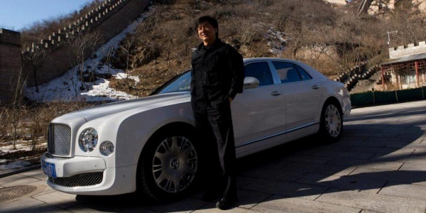 Джеки Чан занялся продажами Bentley