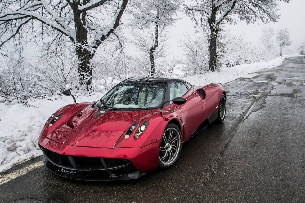 Эксклюзивный Pagani Huayra в зимнем плену