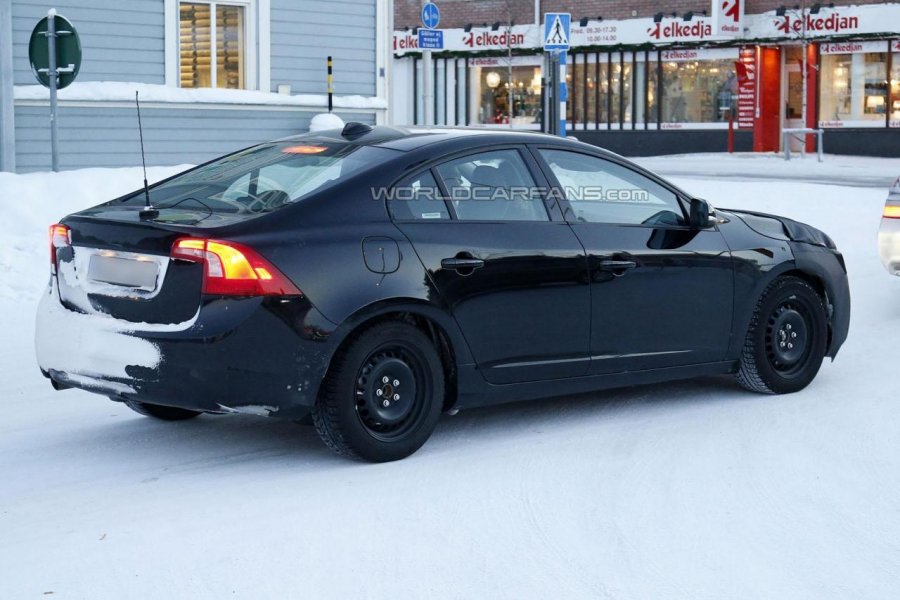 Фотошпионы засекли обновленный Volvo S60
