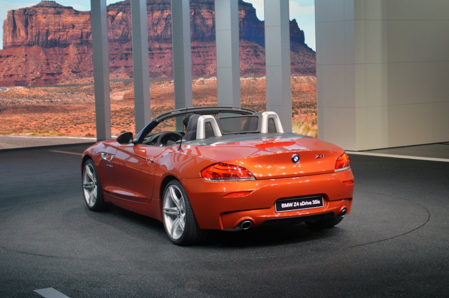 Детройтский автосалон 2013: обновленный BMW Z4 вышел в люди