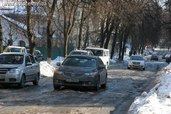 Водители уже приспособились к зимней езде