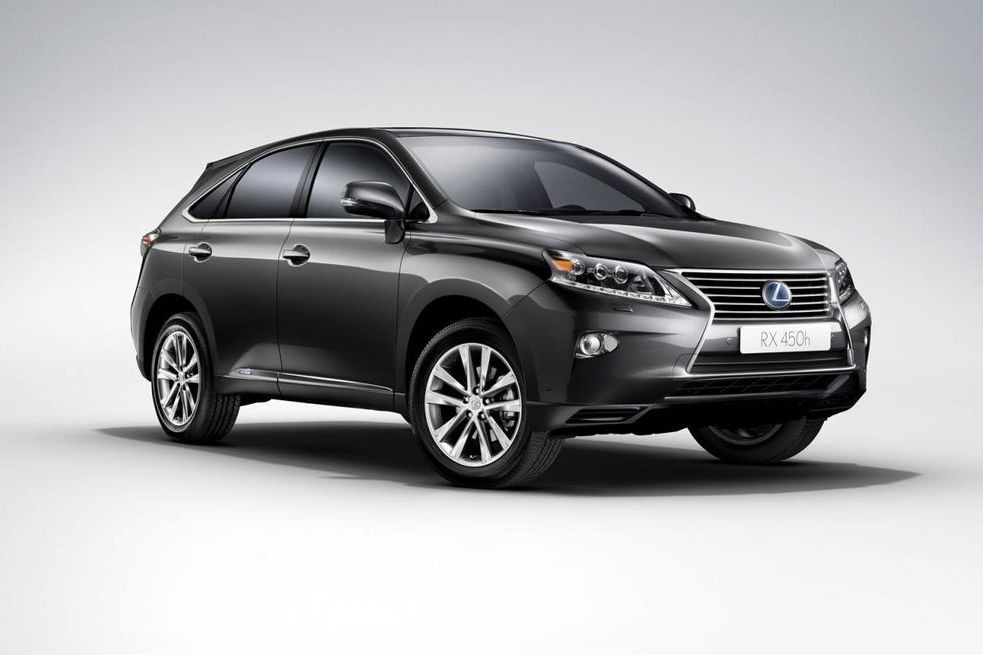 Lexus готовит доступный кроссовер для города