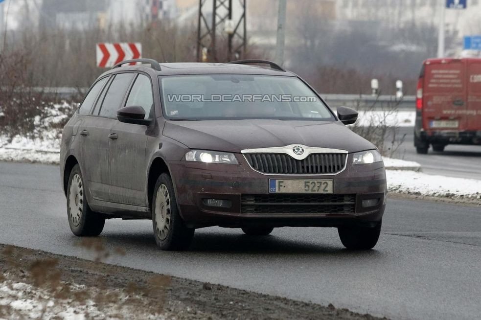 Новая Skoda Octavia Combi попалась шпионам без камуфляжа