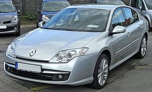 Водитель во Франции целый час не мог остановить Renault Laguna с отказавшими тормозами