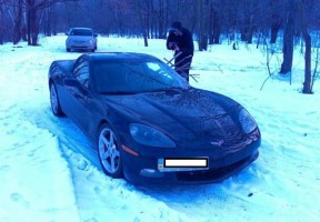 В киевском лесу найден шикарный автомобиль