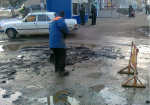 Укравтодор рапортует об устранении почти половины ям на дорогах