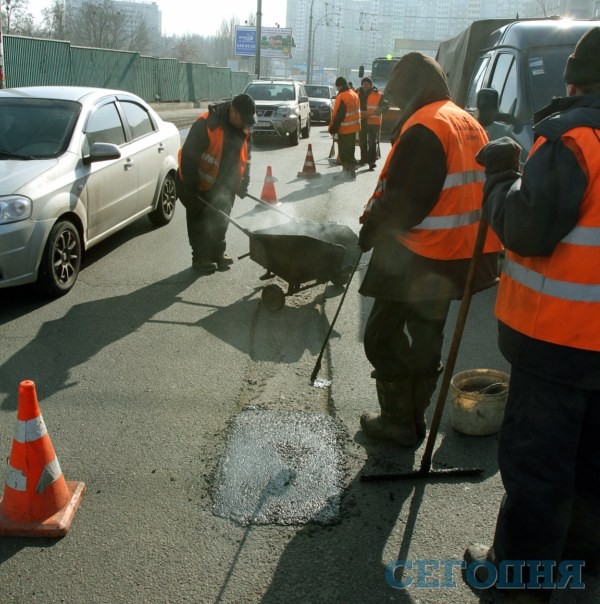 В Киеве стартовал глобальный ремонт дорог