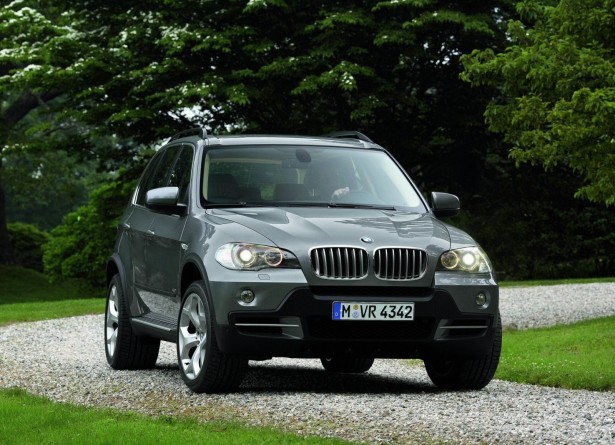 BMW отзывает более 30 000 кроссоверов X5