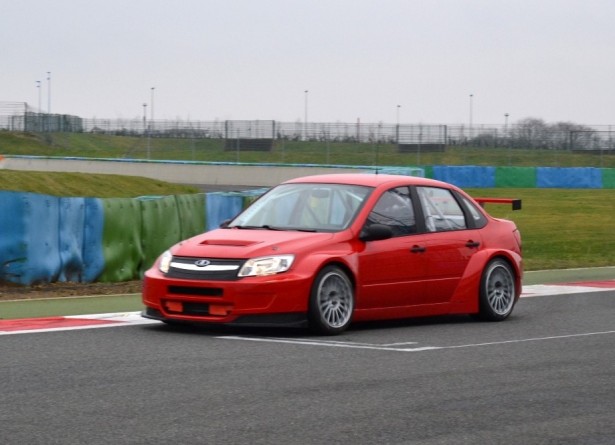 Lada Granta WTCC прошла первую серию тестов во Франции