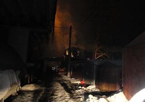 В Киеве на Выдубичах произошел пожар: сгорело три автомобиля