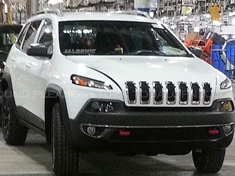 Появились первые фотографии нового Jeep Cherokee