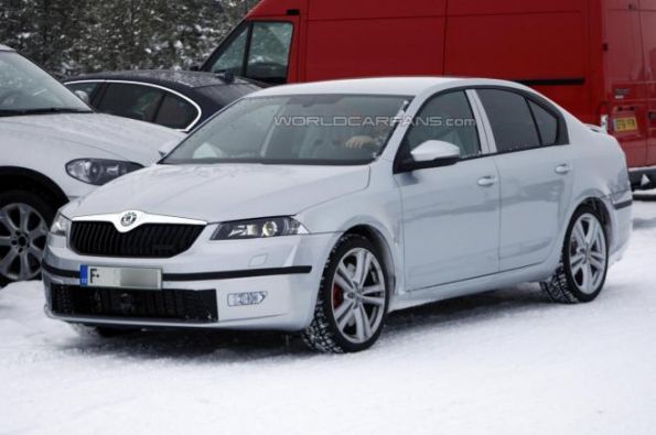 2013 Skoda Octavia RS седан проходит тесты