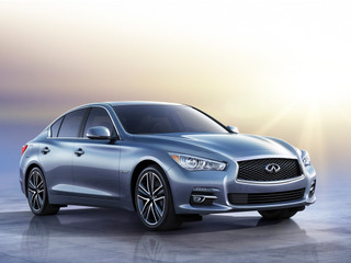 Новый Infiniti Q50 получит “электронный руль” в следующем году