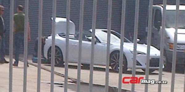 Кабриолет Toyota GT 86 побалует седоков солнечными ваннами