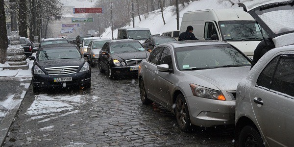 Киевские водители не пускали чиновников в Кабмин