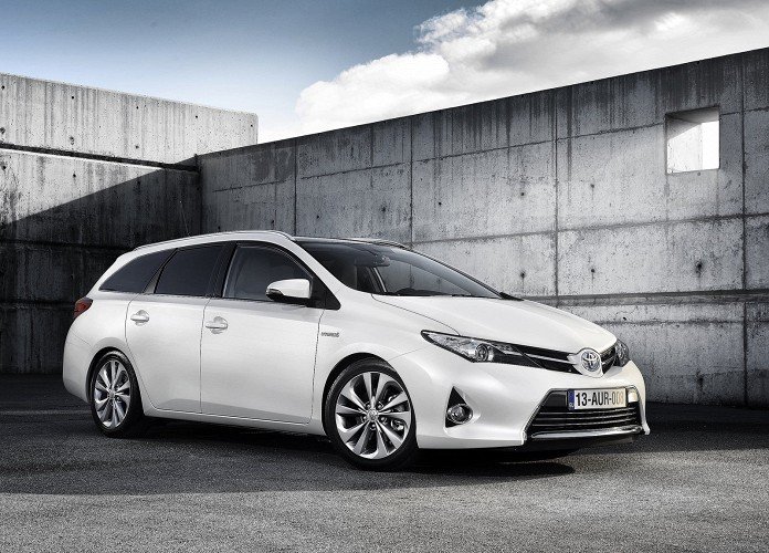 В семействе Toyota Auris появился универсал