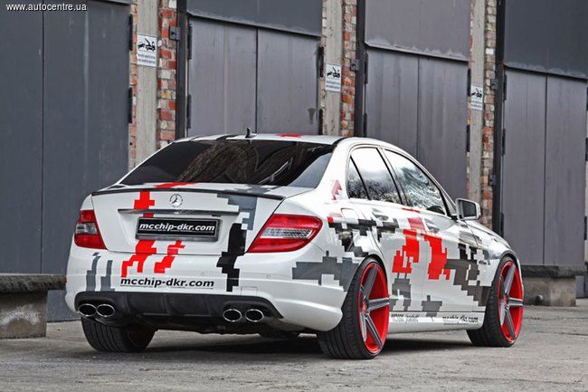 Mercedes C63 AMG показывает пиксели