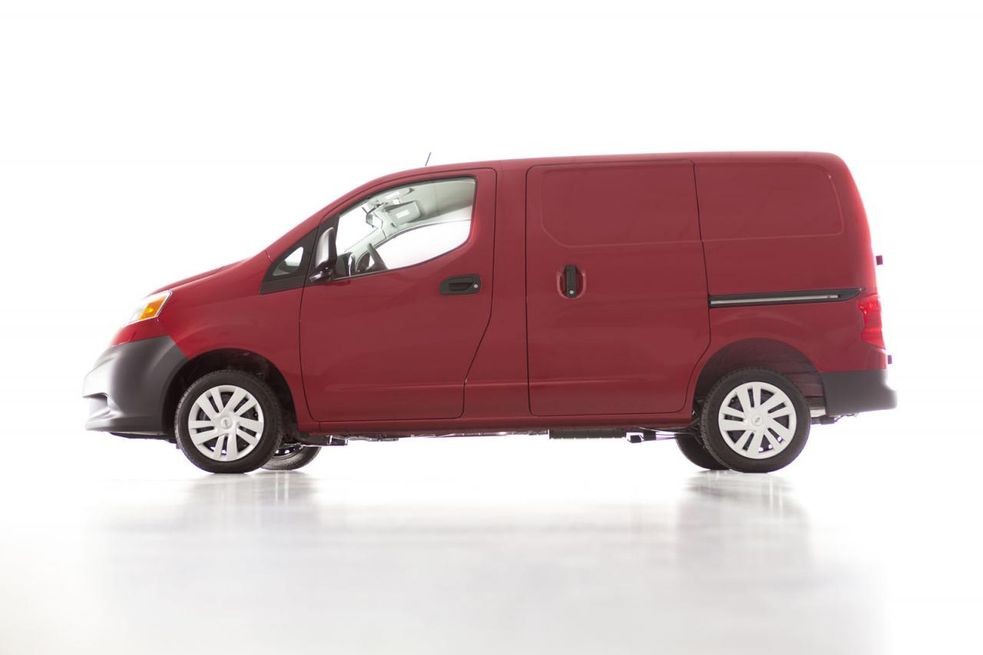 Nissan показал в Чикаго доступный коммерческий фургон NV200