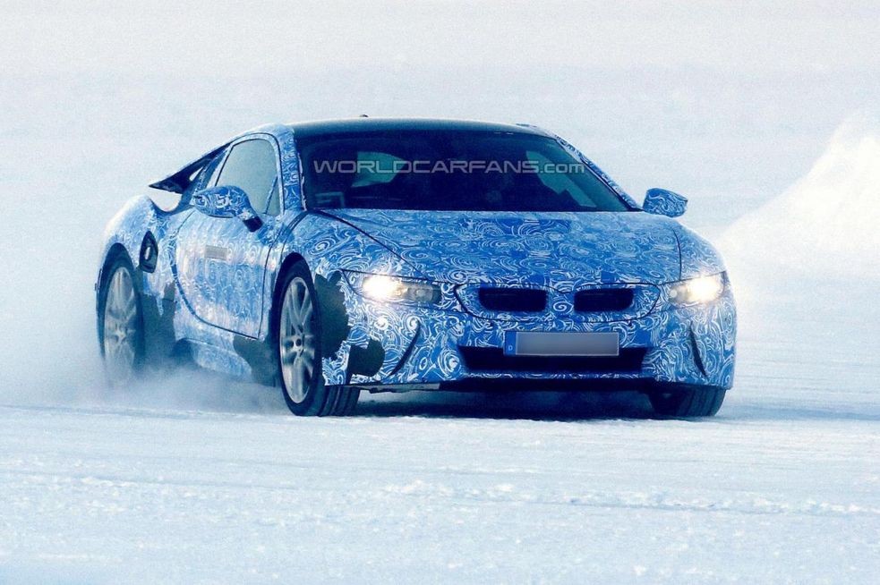 Серийный спорткар BMW i8 проходит испытания холодом