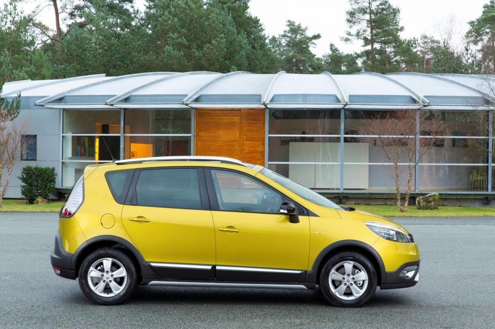 В Renault представили внедорожную версию Scenic