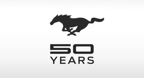 Ford выпускает специальный логотип в честь 50-летия Мустанга