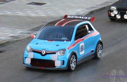Концептуальный Renault TwinRun попался на камеру во время рекламных съемок