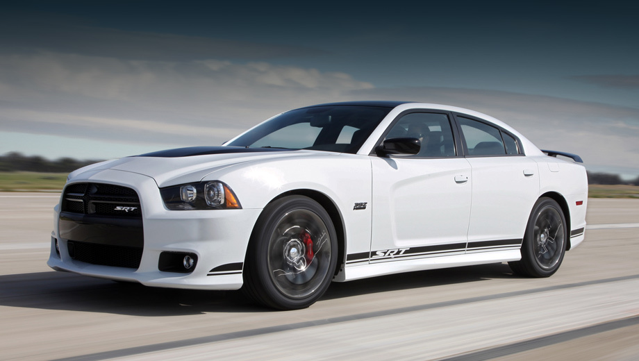 Седан Dodge Charger SRT8 улучшил стиль и технику