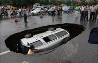 В ночь с 6 на 7 марте на Московской кольцевой автодороге случился очередной провал грунта