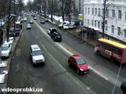 В Киеве по адресу метро Арсенальная, улица Ивана Мазепы произошла автомобильная авария