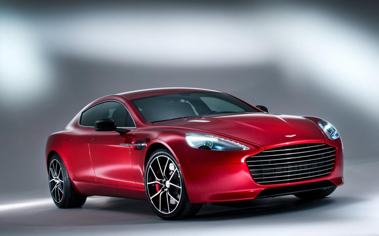 Самый красивый Aston Martin Rapide S в действии