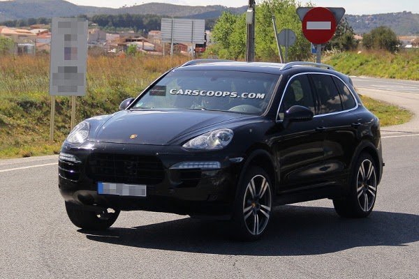 В сеть попали неофициальные фотографии нового поколения Porsche Cayenne