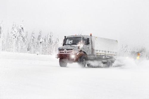 Компания Mercedes показала изображения обновленных Unimog и Econic