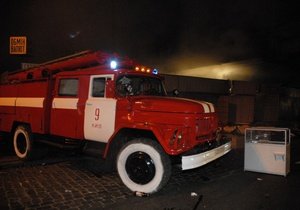 В Киеве сгорел автомобиль на парковке Ашана