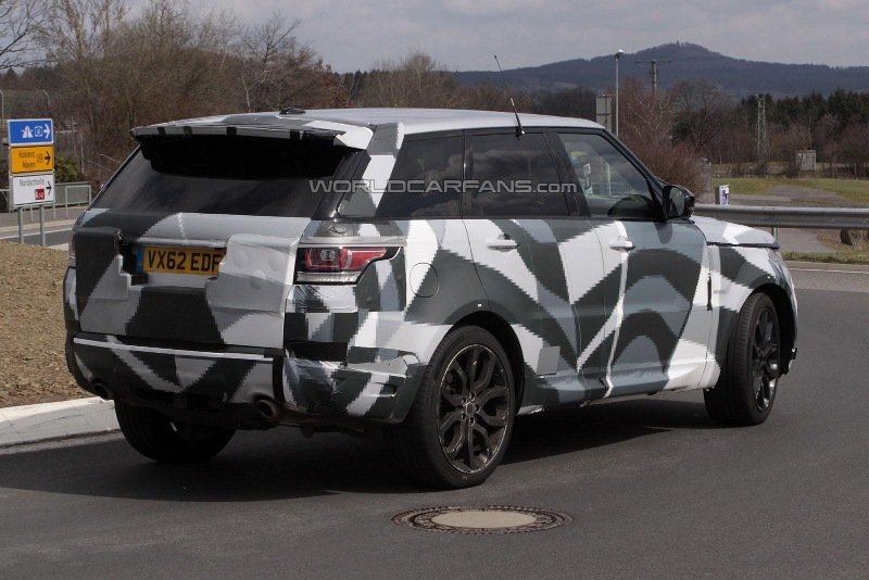 В сеть попали шпионские фото Range Rover Sport RS 2015 модельного года