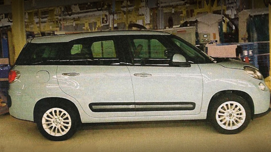 Компактвэн Fiat 500XL заснят без камуфляжа