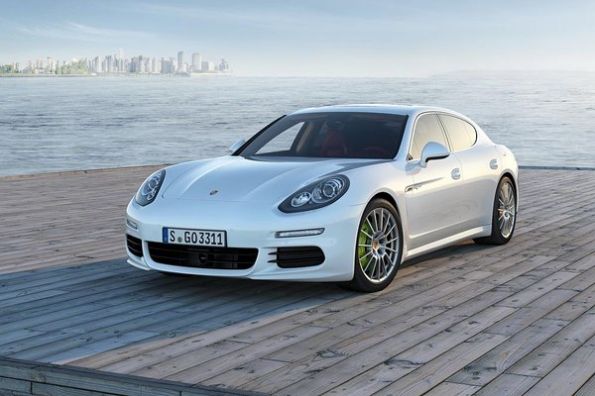 Новый Porsche Panamera: озвучены цены в Украине