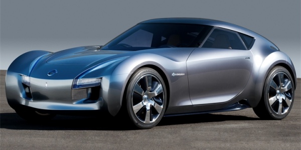 Компактный спорткар Nissan покажут осенью