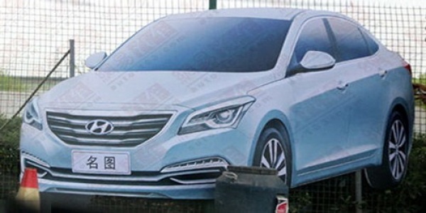 Новый седан Hyundai показали на билборде