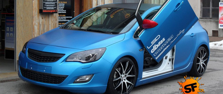 Немецкий владелец 5-дверного Opel Astra решил выделить машину из потока