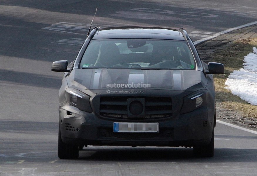 Mercedes тестирует GLA 45 AMG на Нюрбургринге