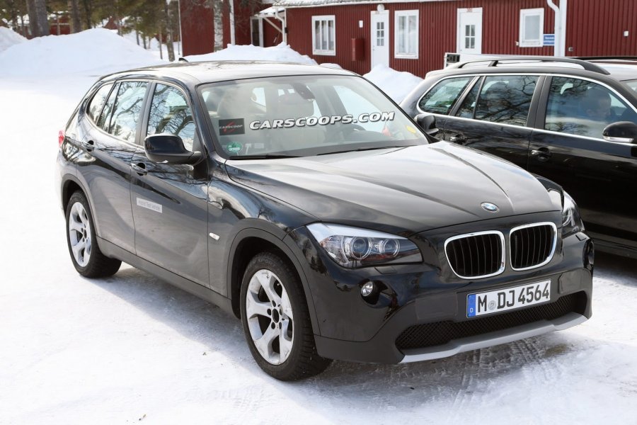 BMW тестирует X1 с электродвигателем