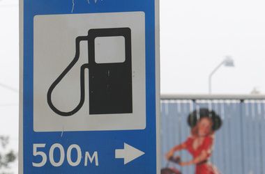 Автомобилисты хотят заставить власть “заморозить” акцизы на бензин