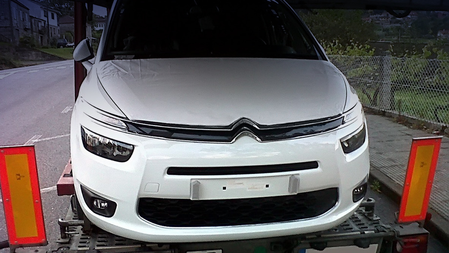 Появились снимки нового минивэна Citroen C4 Grand Picasso