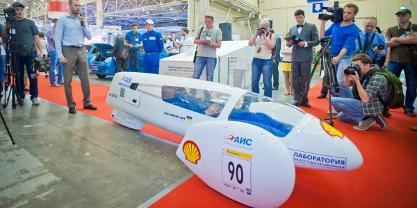 Первый украинский эко-автомобиль провел на SIA 2013 экспериментальный заезд